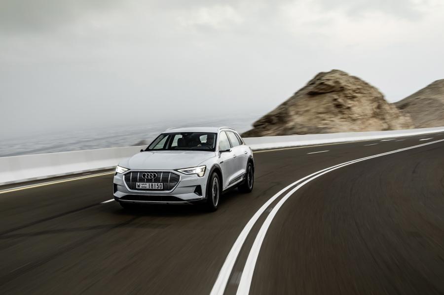  Audi e-tron 55 Quattro 2019 года  (WW) (фото 260 из 452)